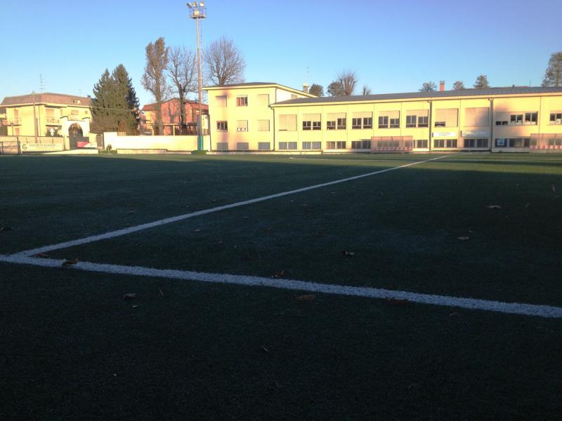 Campo in erba sintetica